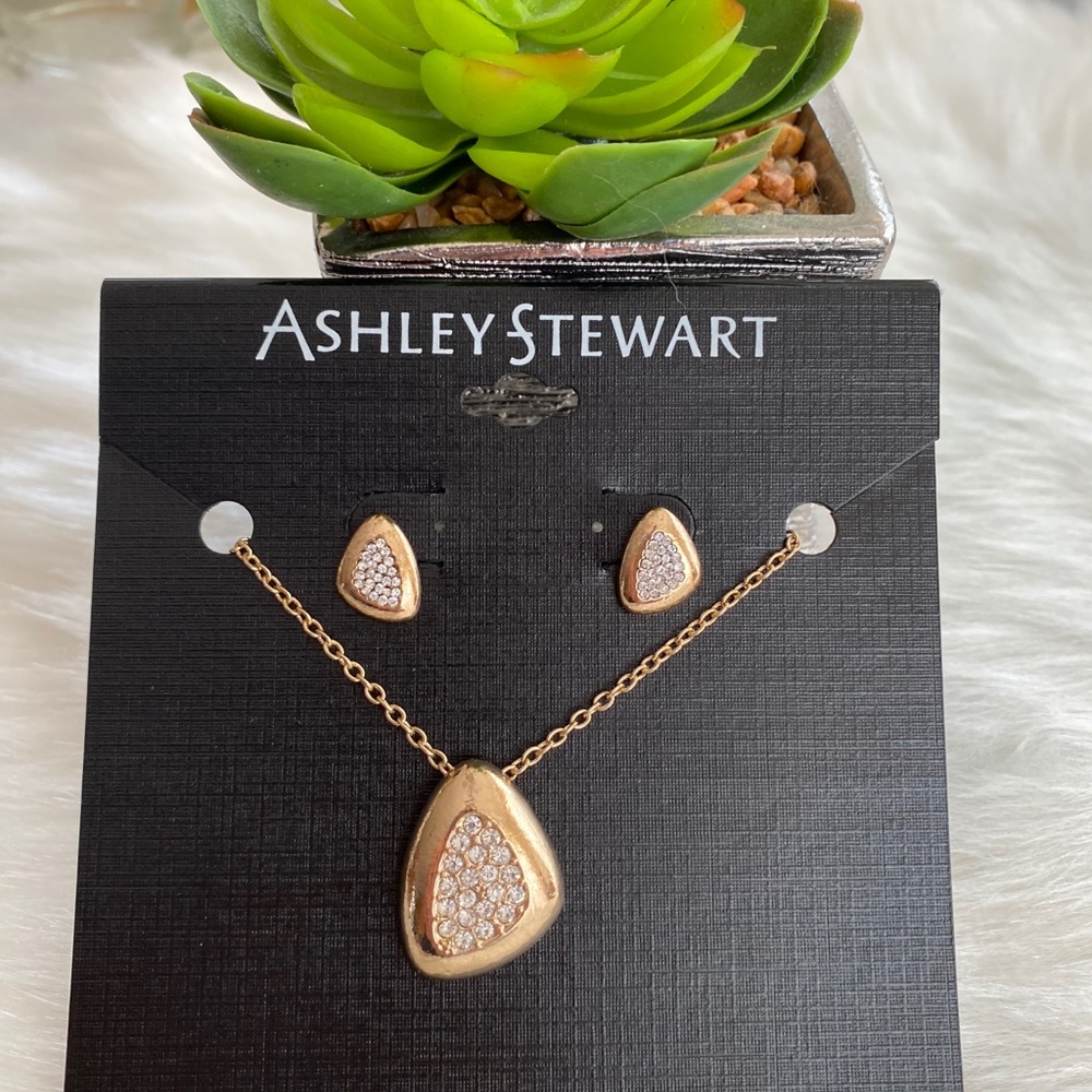 Earrings and necklace set